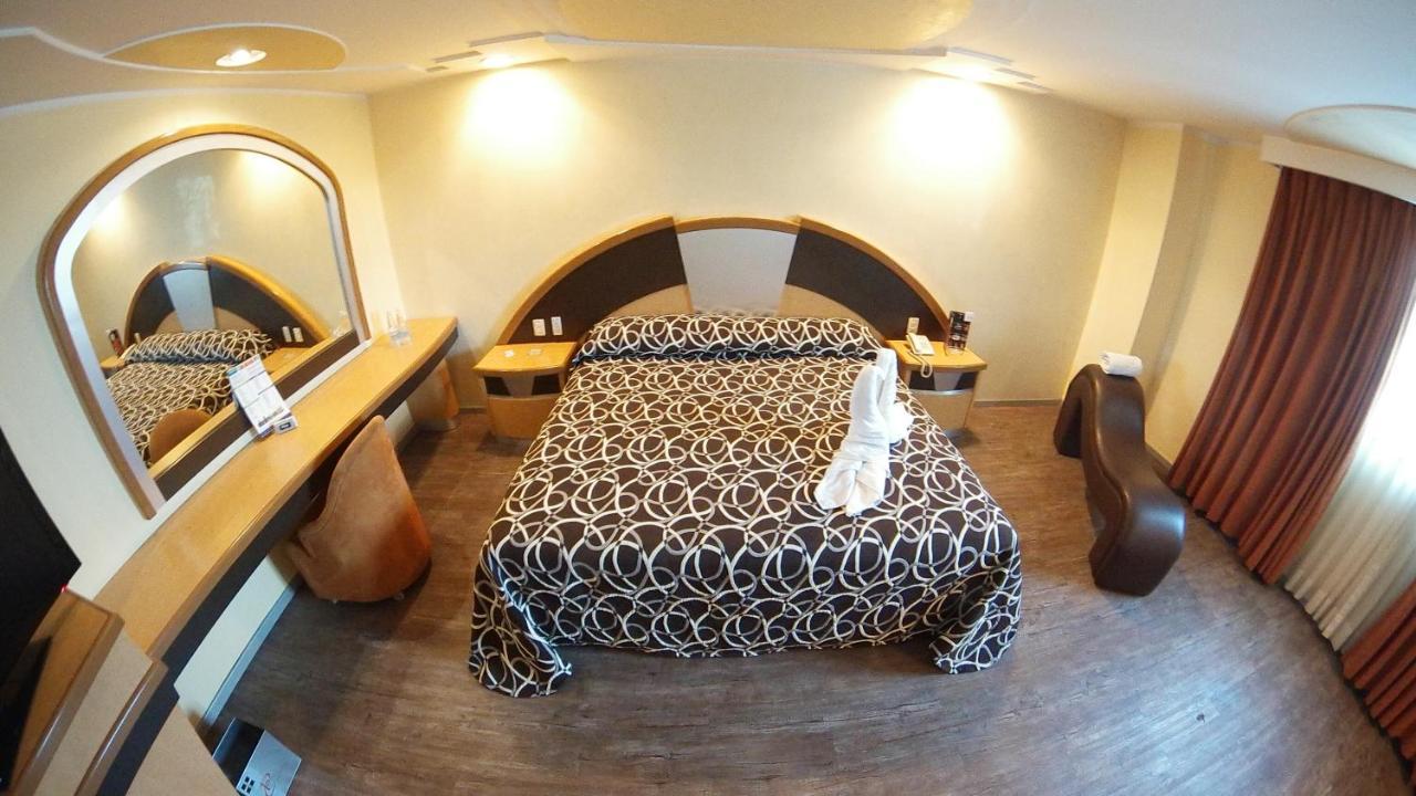 Plaza Camarones - Solo Adultos Hotel Mexico City
