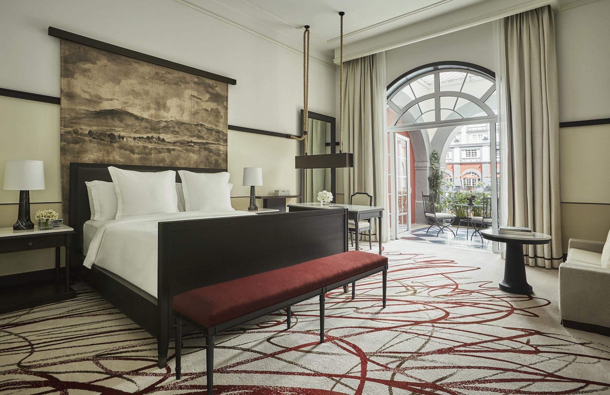 Four Seasons Hotel