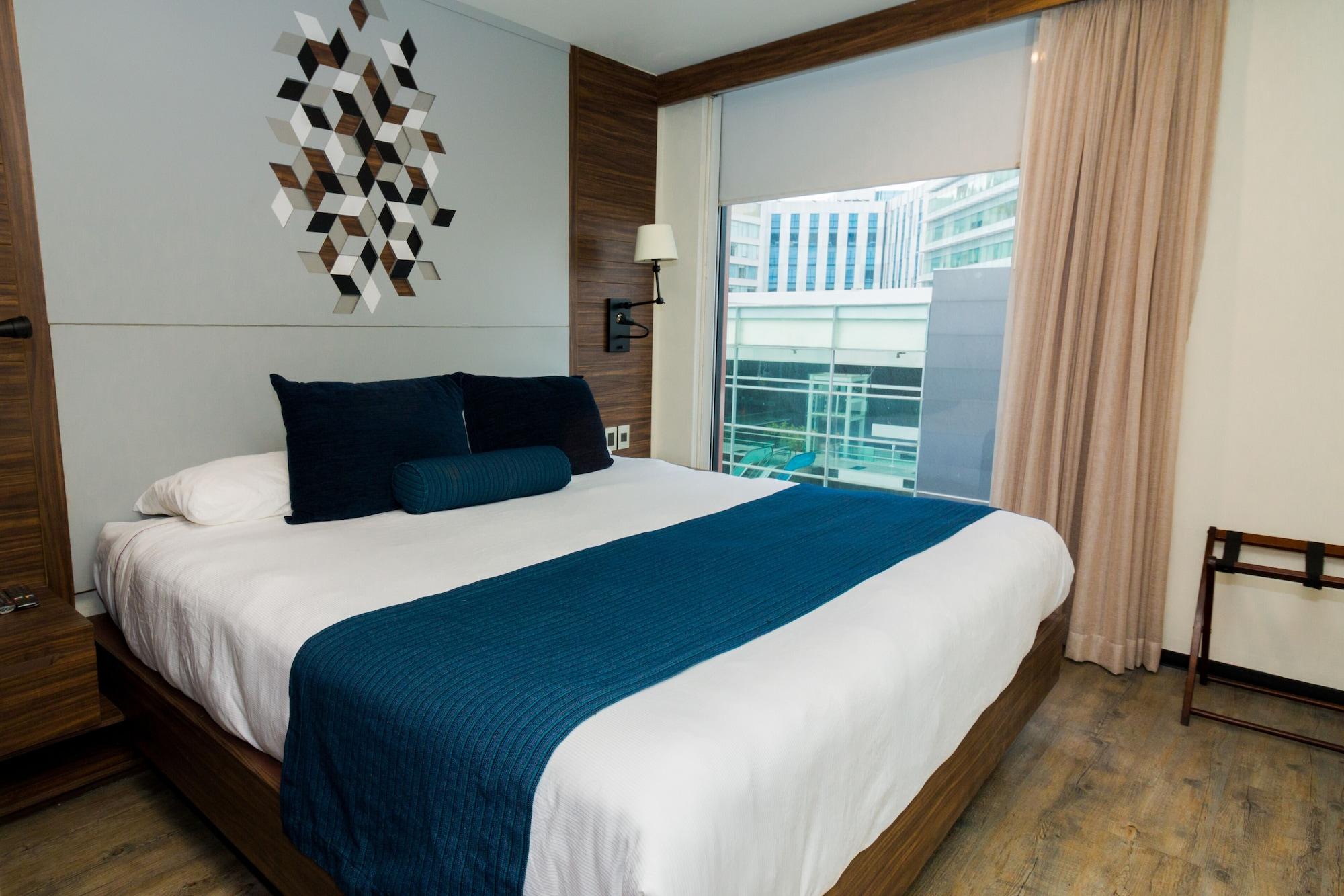 Flowsuites Wtc Aparthotel 4*
