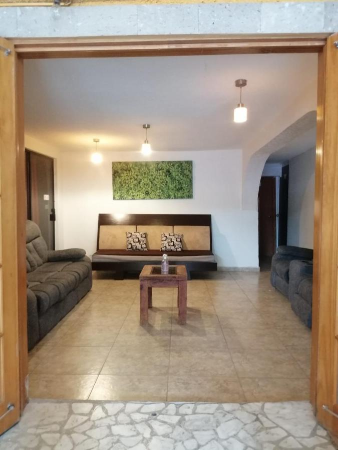 Casita Del Arbol Homestay *