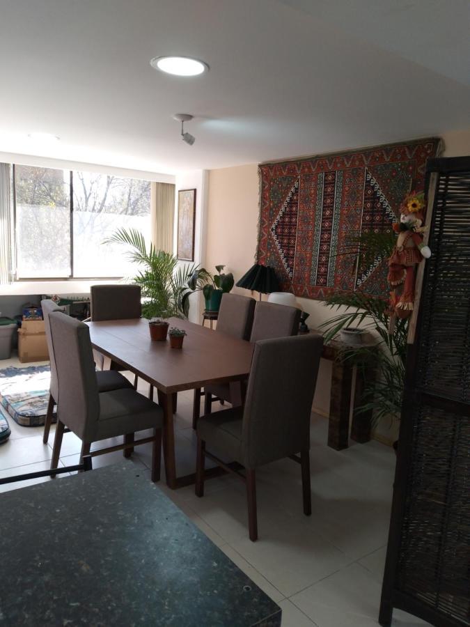 Charming Sunny Bedroom Overlooking Beautiful Amsterdam Avenue In Condesa Area Homestay *