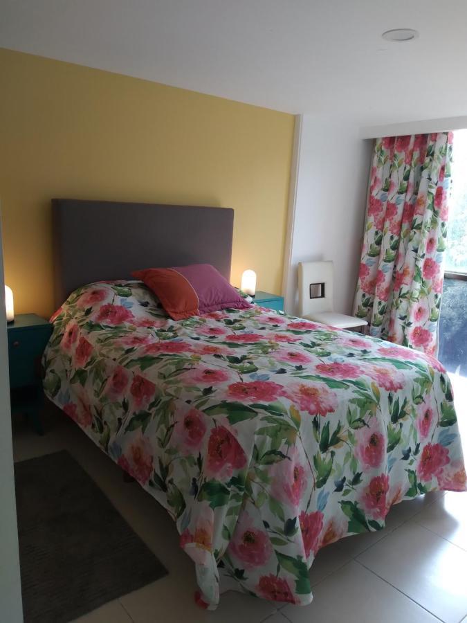 Charming Sunny Bedroom Overlooking Beautiful Amsterdam Avenue In Condesa Area Mexico City