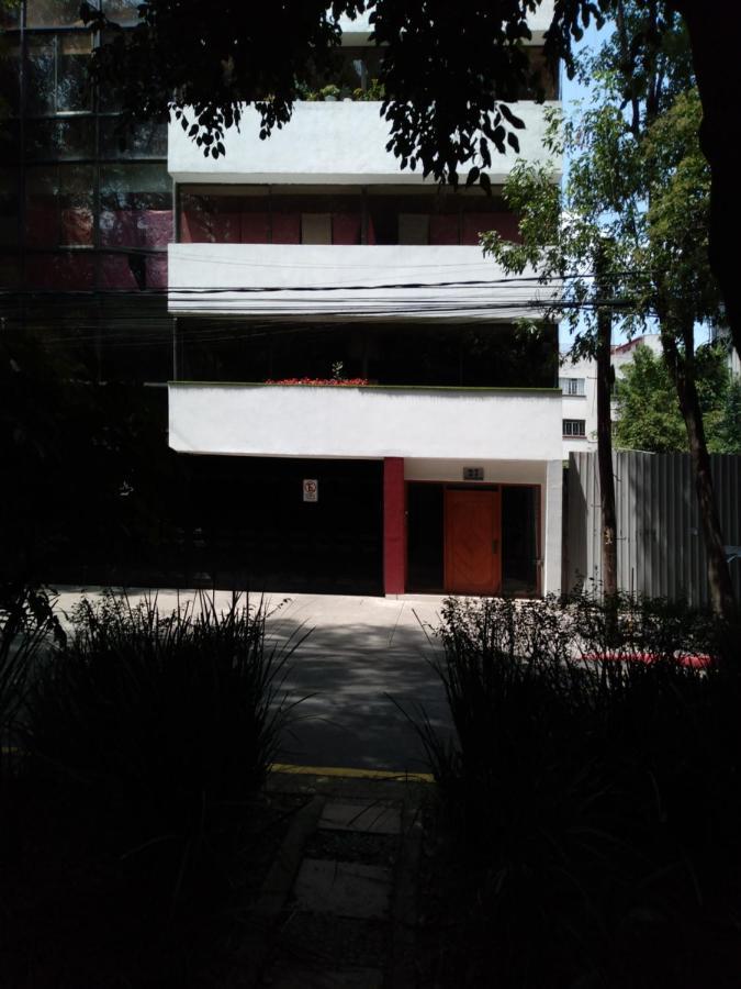 Charming Sunny Bedroom Overlooking Beautiful Amsterdam Avenue In Condesa Area Homestay *
