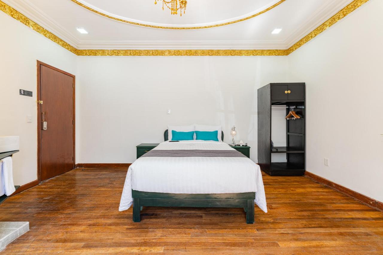 Hotel Anzures Black House 3*