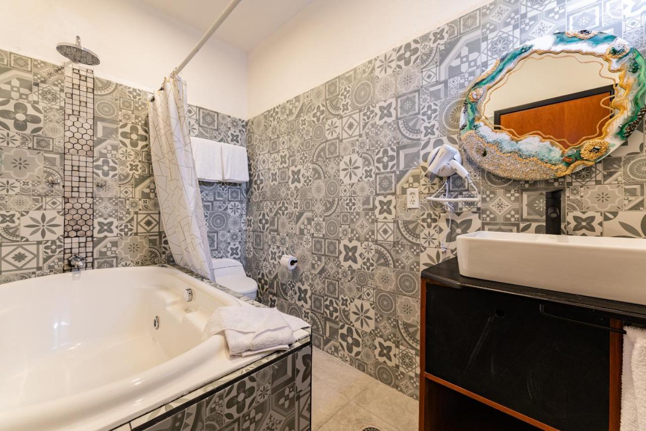 Anzures Black House Hotel
