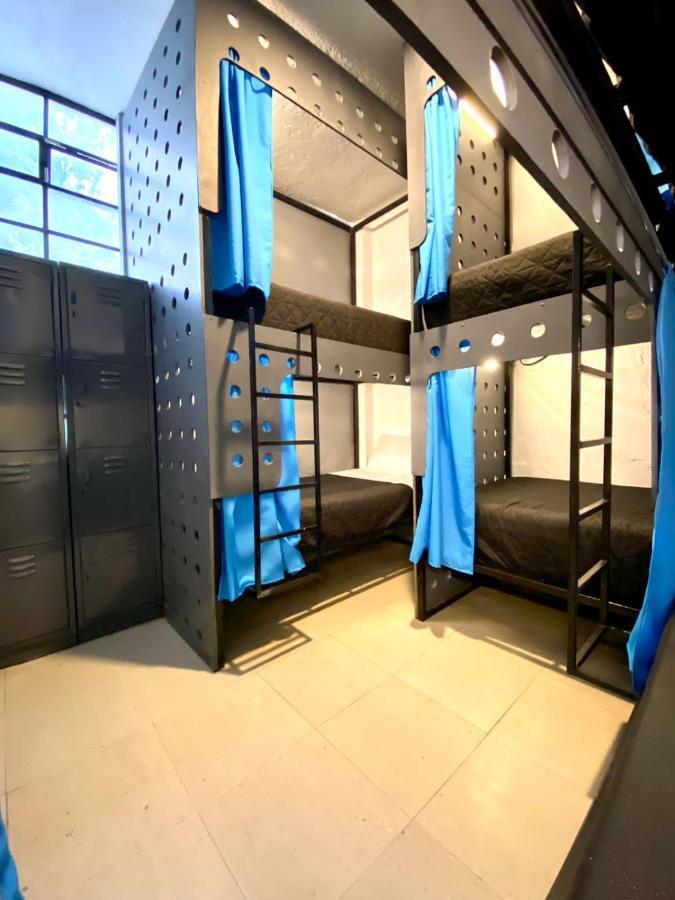 Guest house Roomies Parque Mexico City
