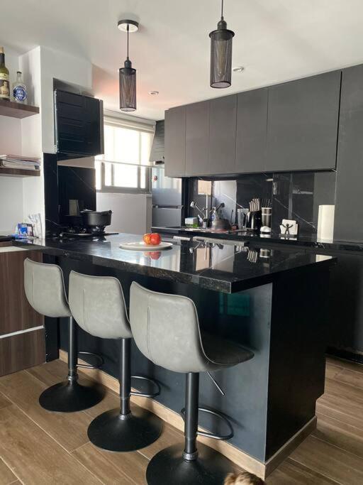 Apartamento Black Loft. Moderno Y Nuevo, Super Ubicado.