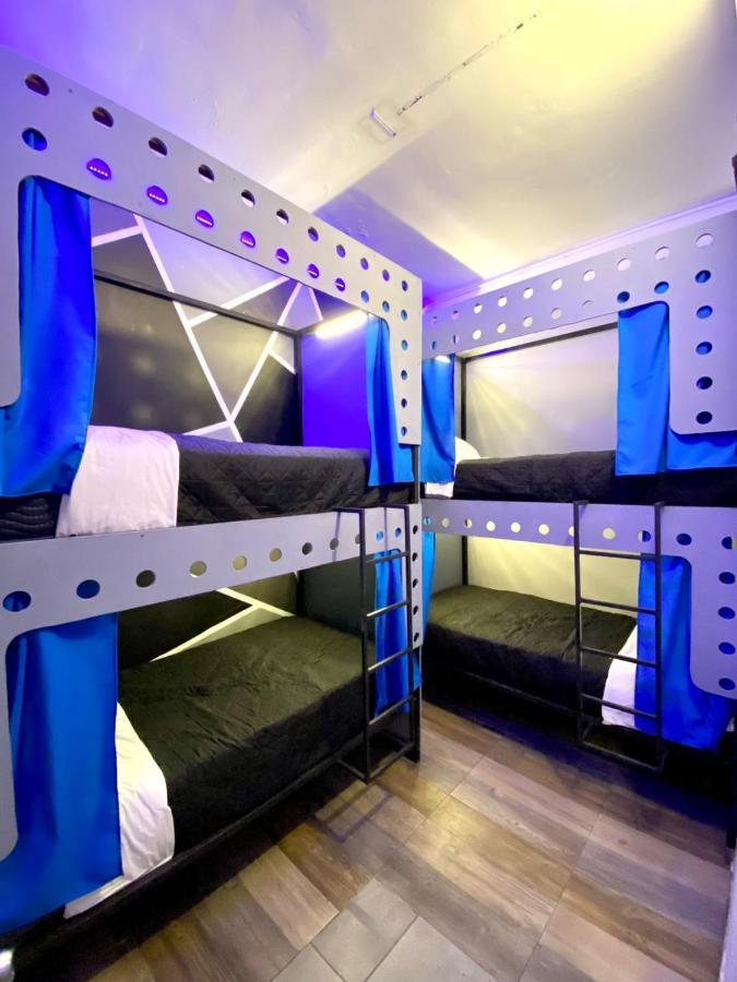 Guest house Roomies Parque Mexico City