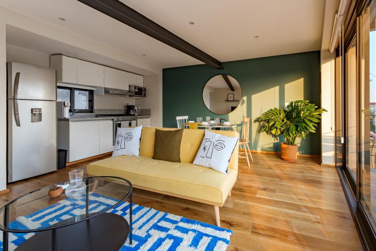 Modern La Condesa Pet Friendly Apartment
