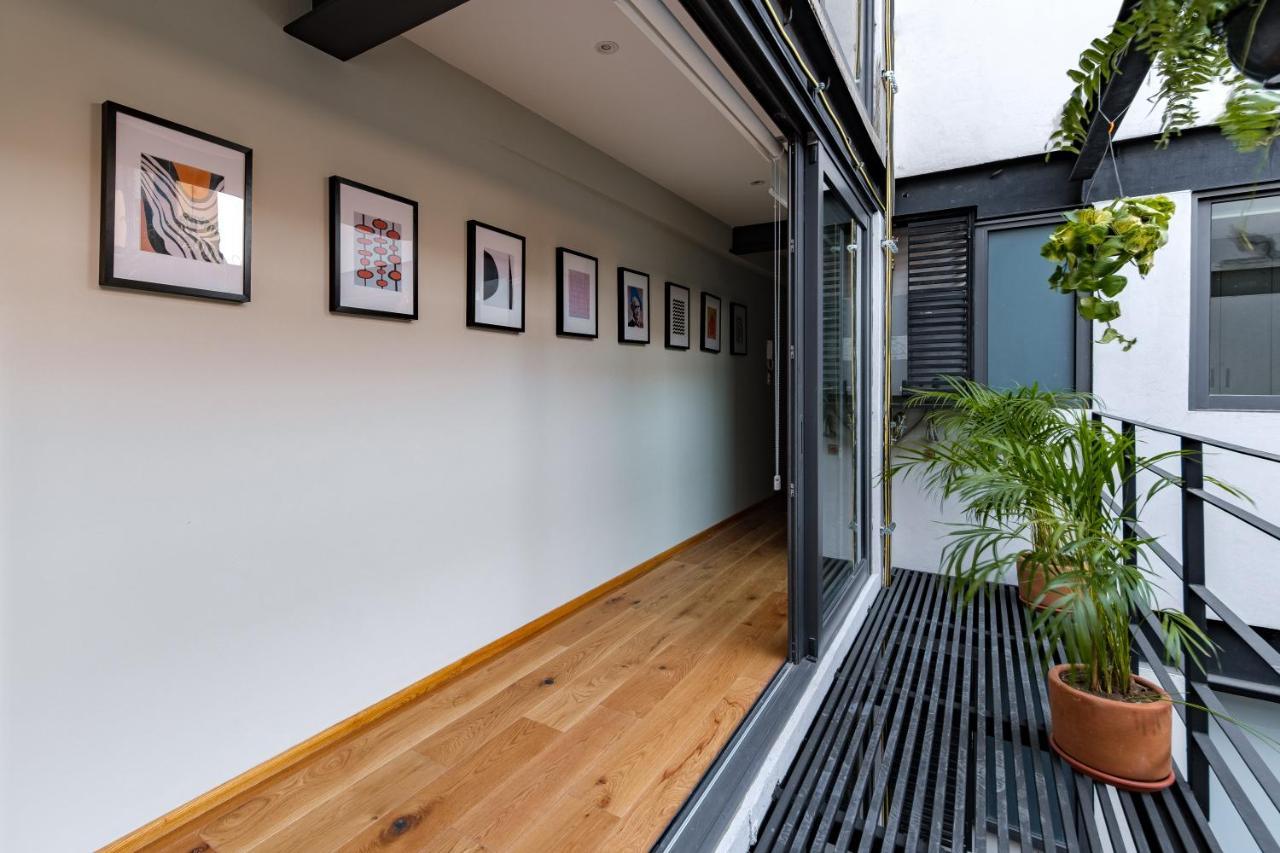 Modern La Condesa Pet Friendly Apartment