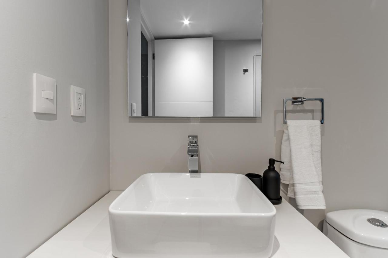 Modern La Condesa Pet Friendly Apartment