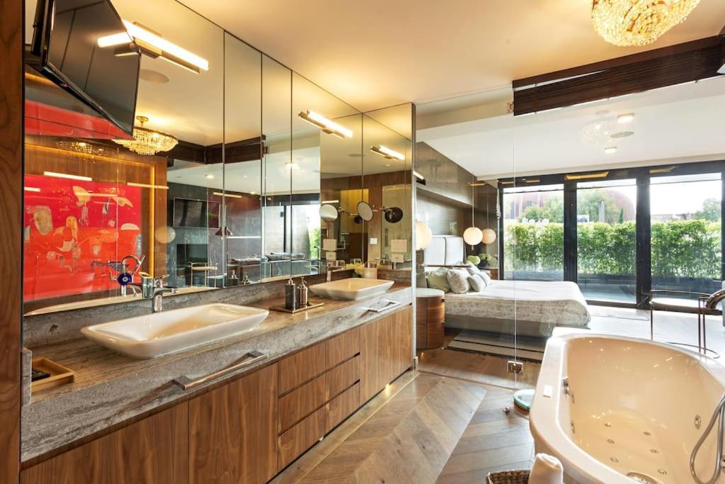 Luxurious Penthouse Oasis *