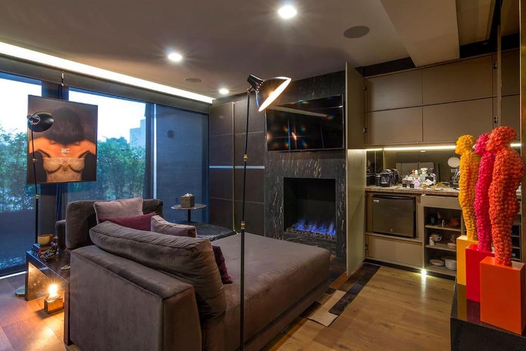 Luxurious Penthouse Oasis *