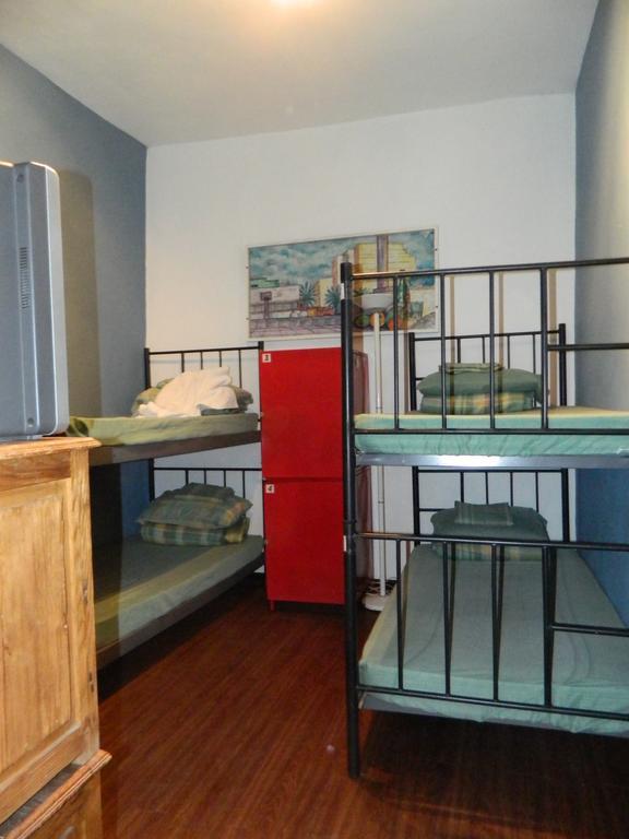 Zona Rosa Hostel *