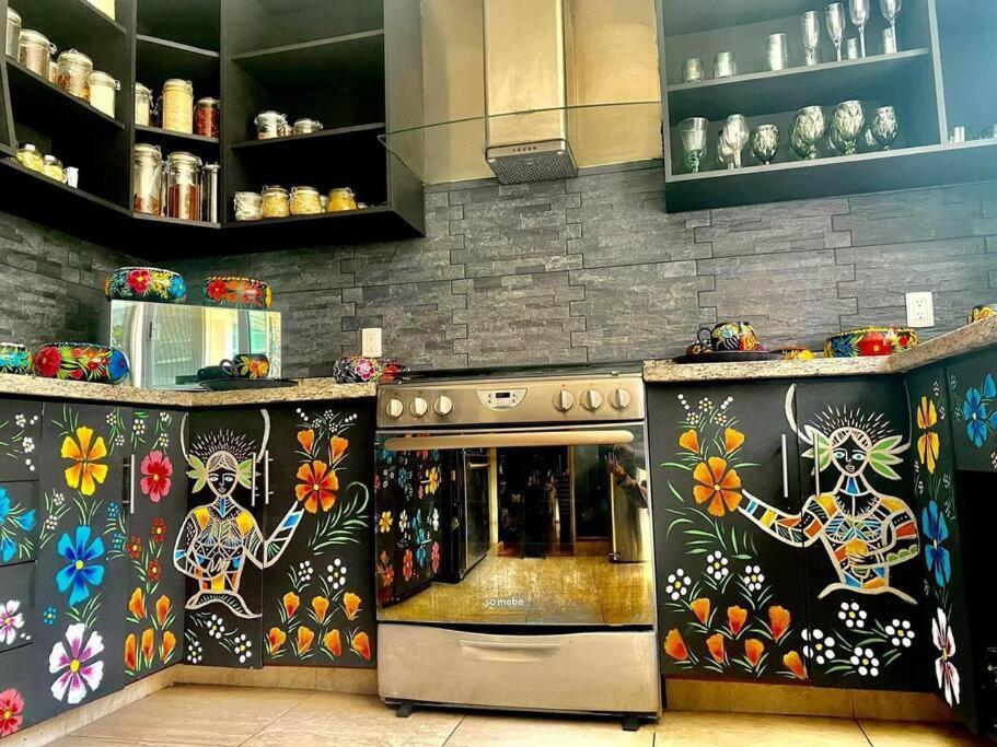 Luxurious Mid Century Modern Folk Art Holiday home *