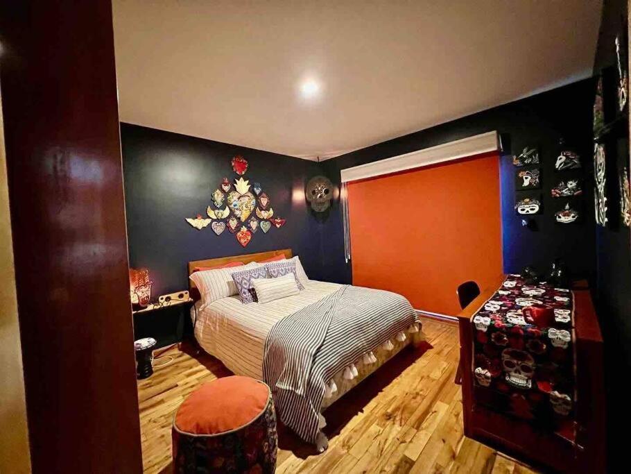 Luxurious Mid Century Modern Folk Art Holiday home *