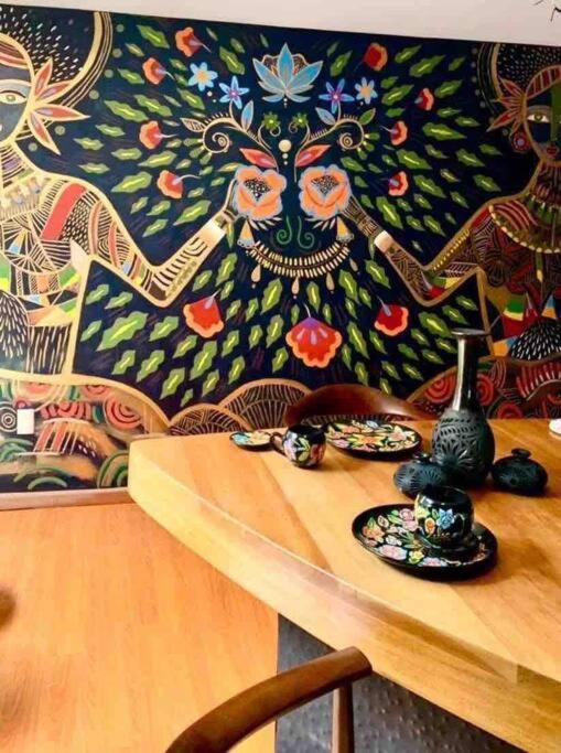 Holiday home Luxurious Mid Century Modern Folk Art