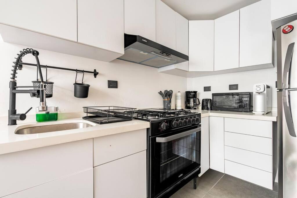 Charming 2br 2ba Historic Building Few Steps Parque Espana In Trendy Colonia Condesa Apartamento