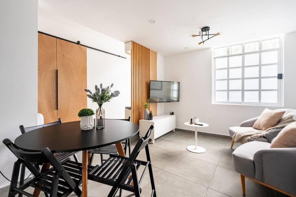 Charming 2br 2ba Historic Building Few Steps Parque Espana In Trendy Colonia Condesa