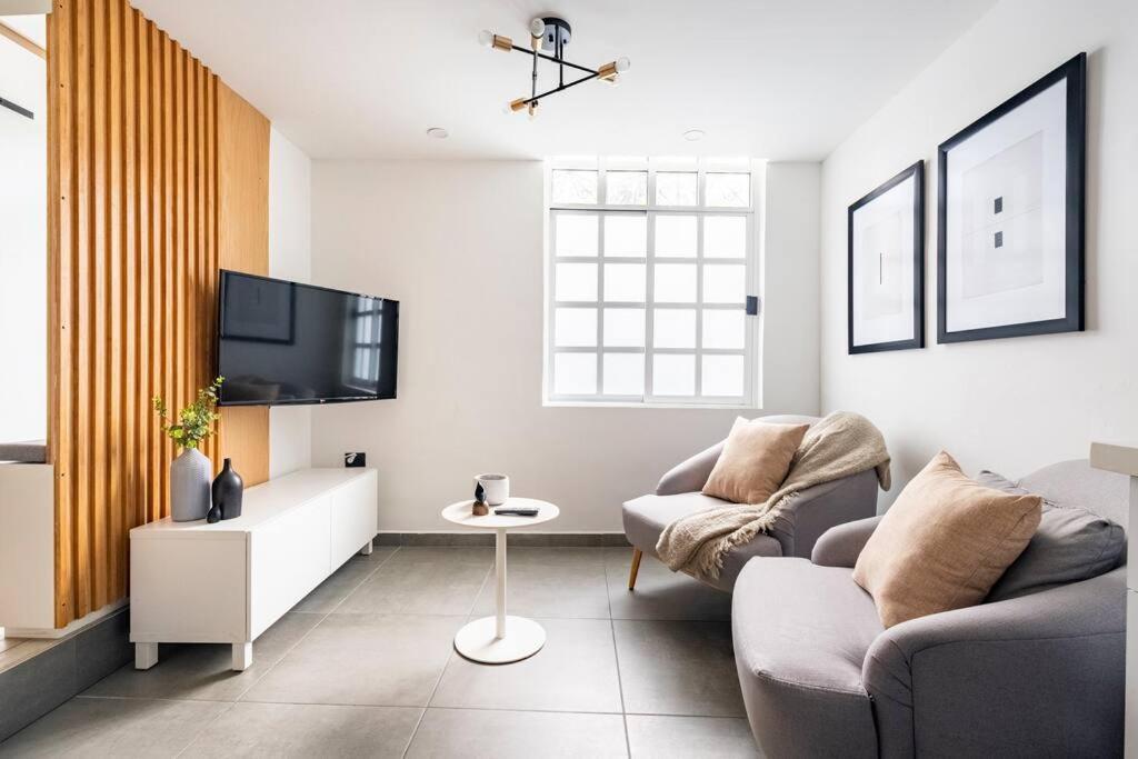 Charming 2br 2ba Historic Building Few Steps Parque Espana In Trendy Colonia Condesa Apartamento *