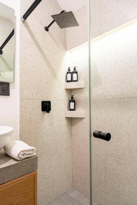 Charming 2br 2ba Historic Building Few Steps Parque Espana In Trendy Colonia Condesa Apartamento *