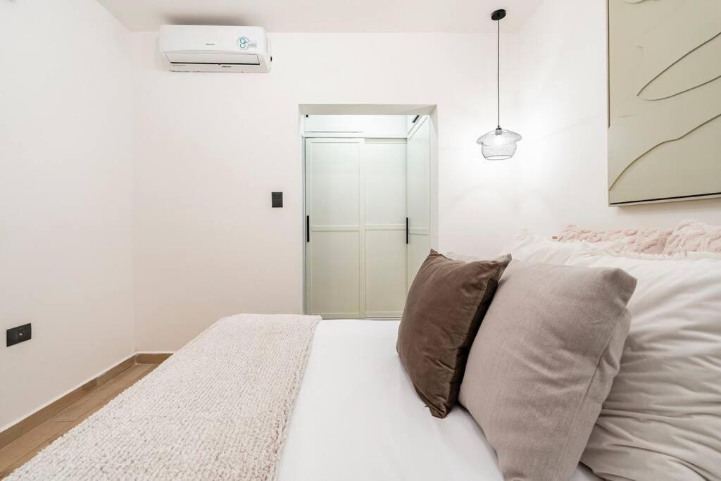 Charming 2br 2ba Historic Building Few Steps Parque Espana In Trendy Colonia Condesa