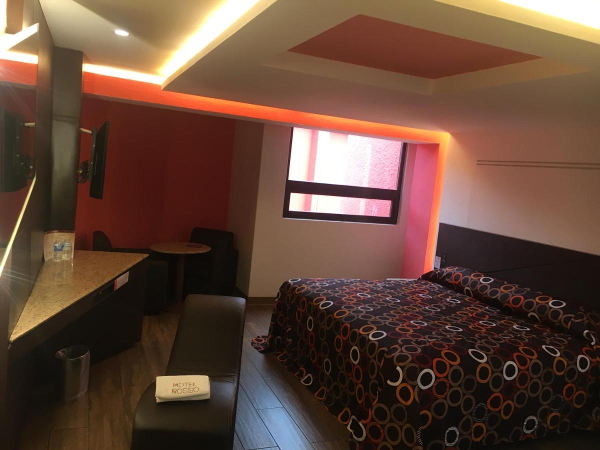 Love hotel Auto Rosso Mexico City