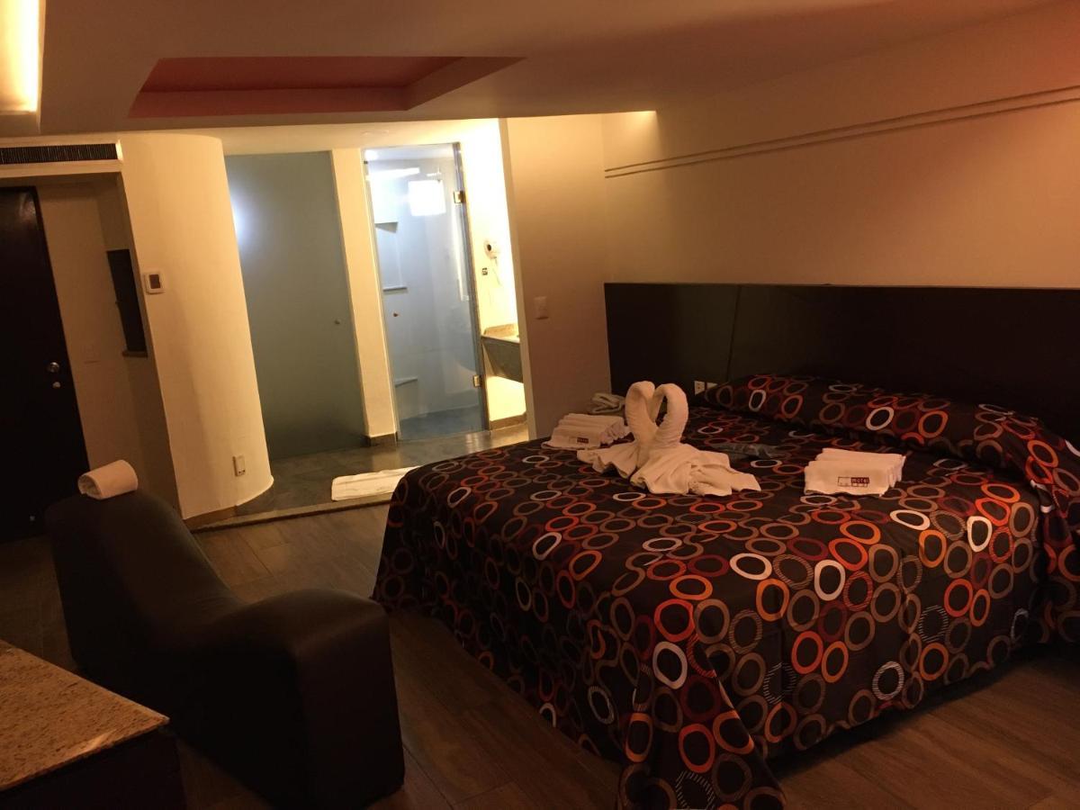 Auto Rosso Love hotel *