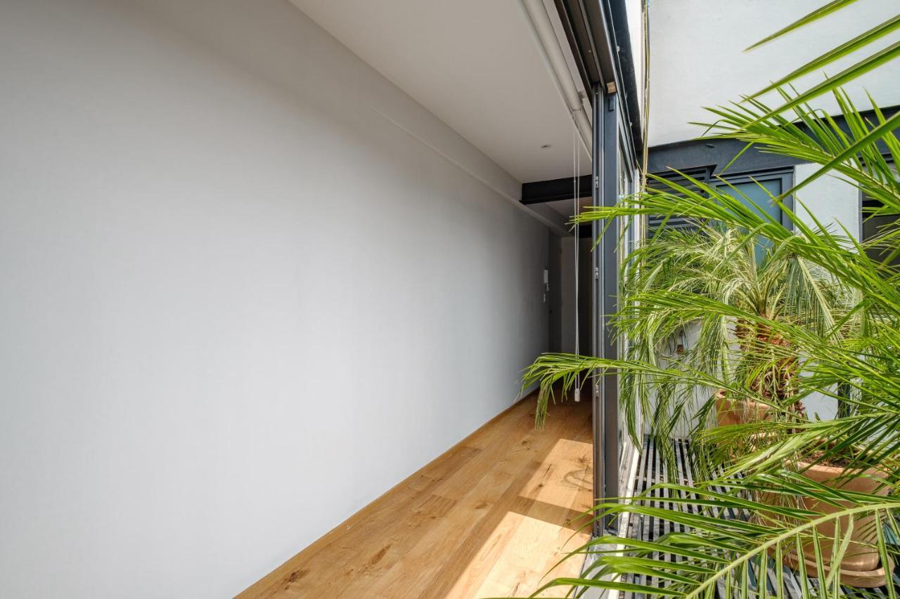 Modern La Condesa Pet Friendly Apartment
