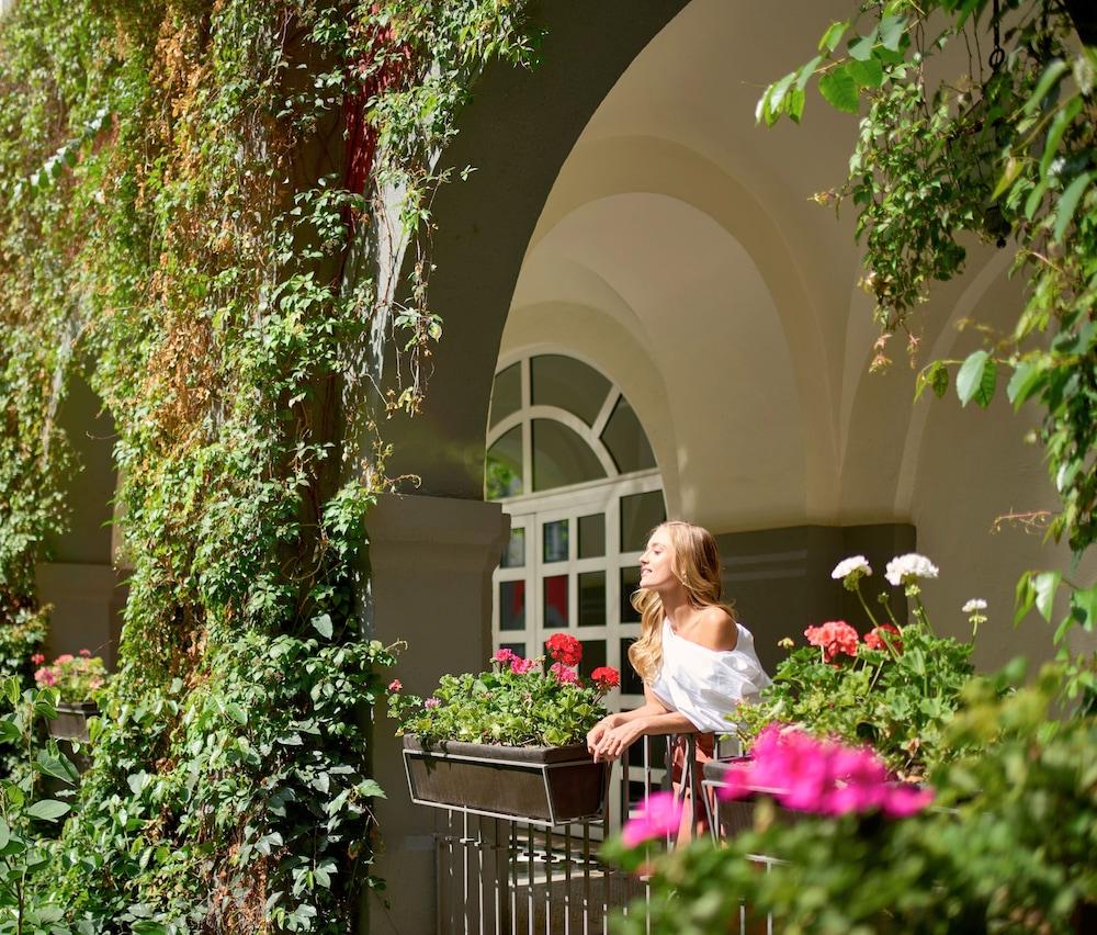 Four Seasons Hotel