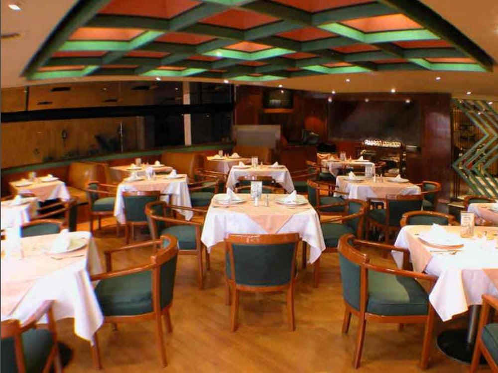 Hotel Segovia Regency