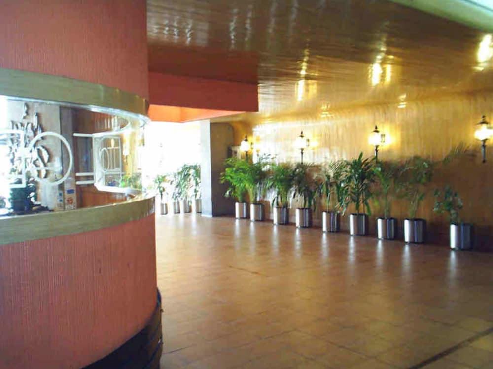 Hotel Segovia Regency 4*