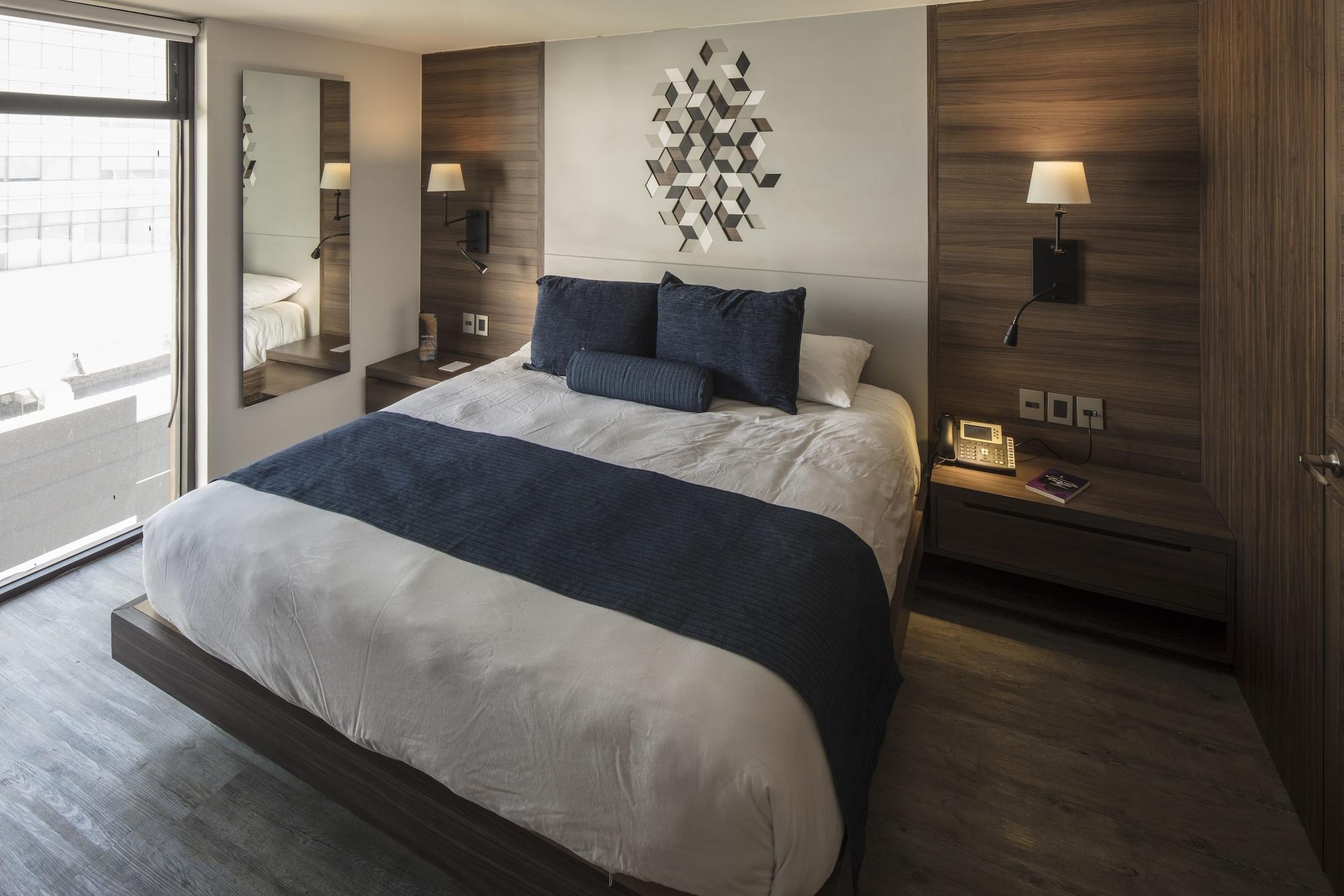 Flowsuites Wtc Aparthotel 4*