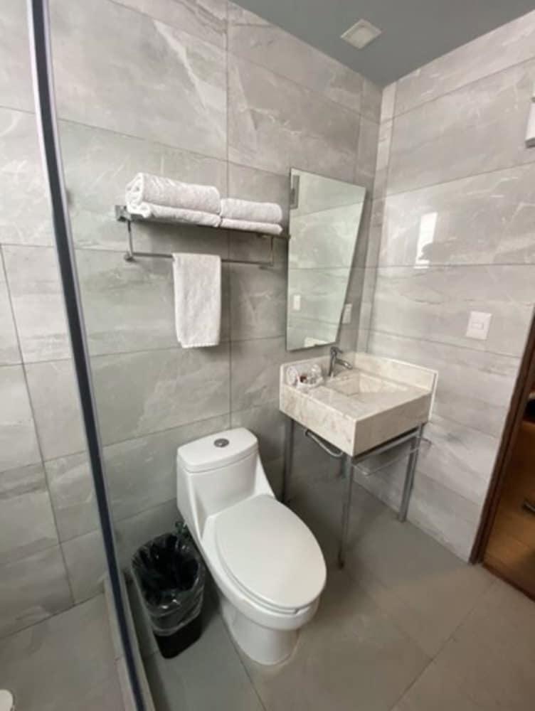 Hotel Suites Lerma 2*