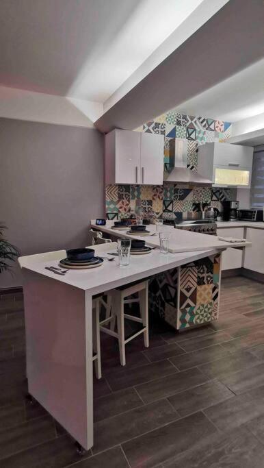 Apartment Modern Artist Apt., Overlooking Parque Espana Mexico City