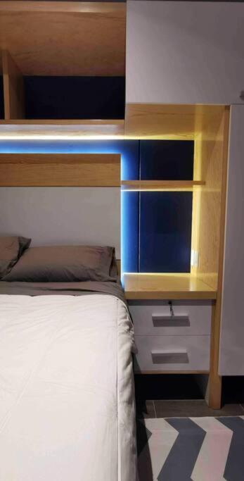 Modern Artist Apt., Overlooking Parque Espana Apartment