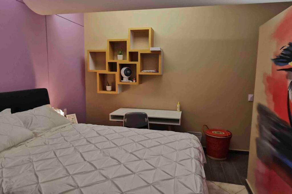 Modern Artist Apt., Overlooking Parque Espana