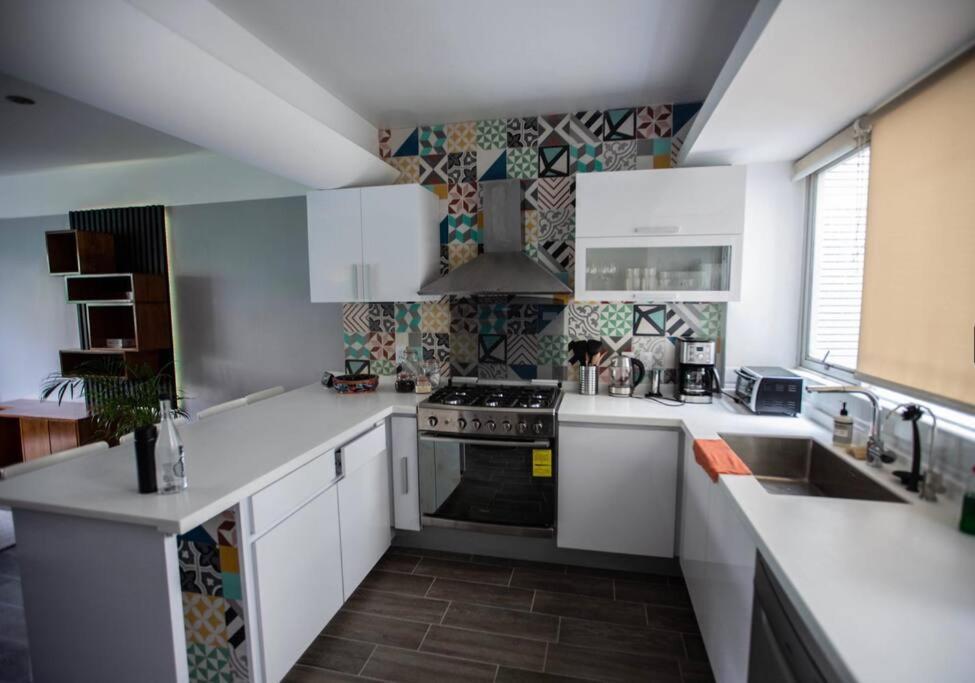Modern Artist Apt., Overlooking Parque Espana Apartment