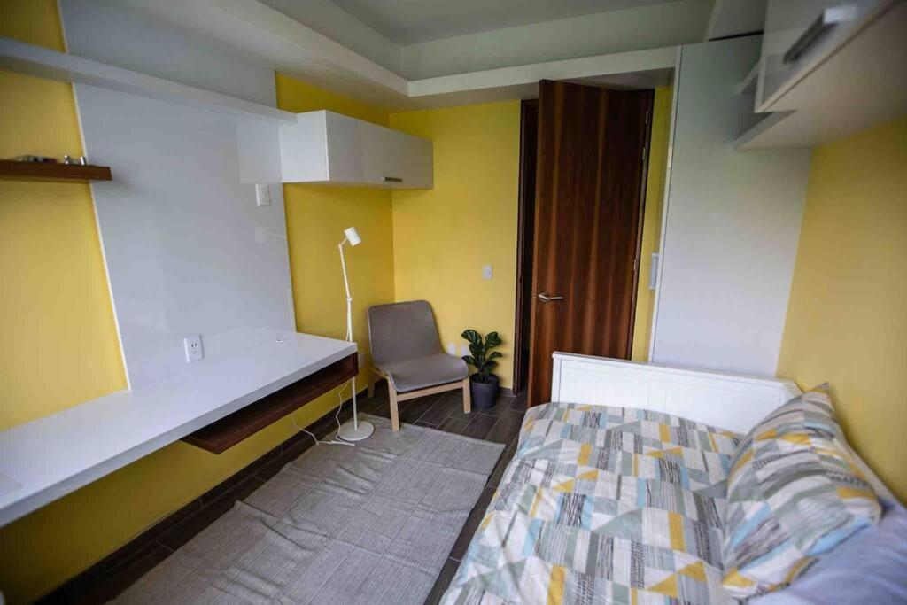 Modern Artist Apt., Overlooking Parque Espana