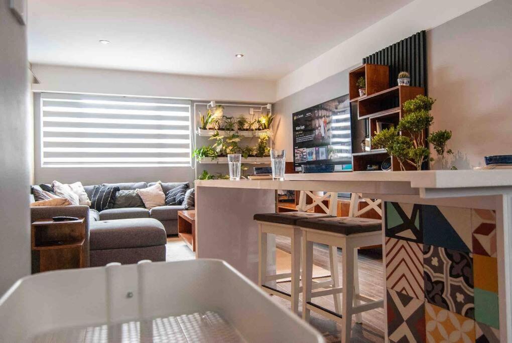 Modern Artist Apt., Overlooking Parque Espana Apartment *