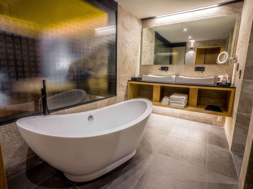 Hotel Galeria Plaza San Jeronimo 5*