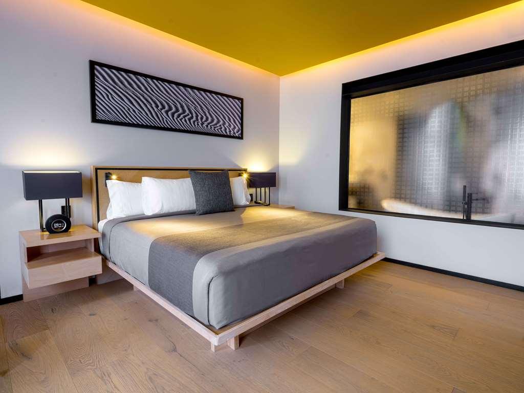 Galeria Plaza San Jeronimo Hotel