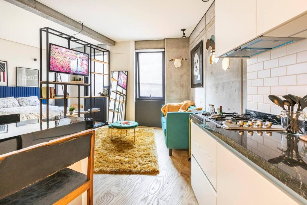 A Hip Modern Gem In El Centro! Apartment *