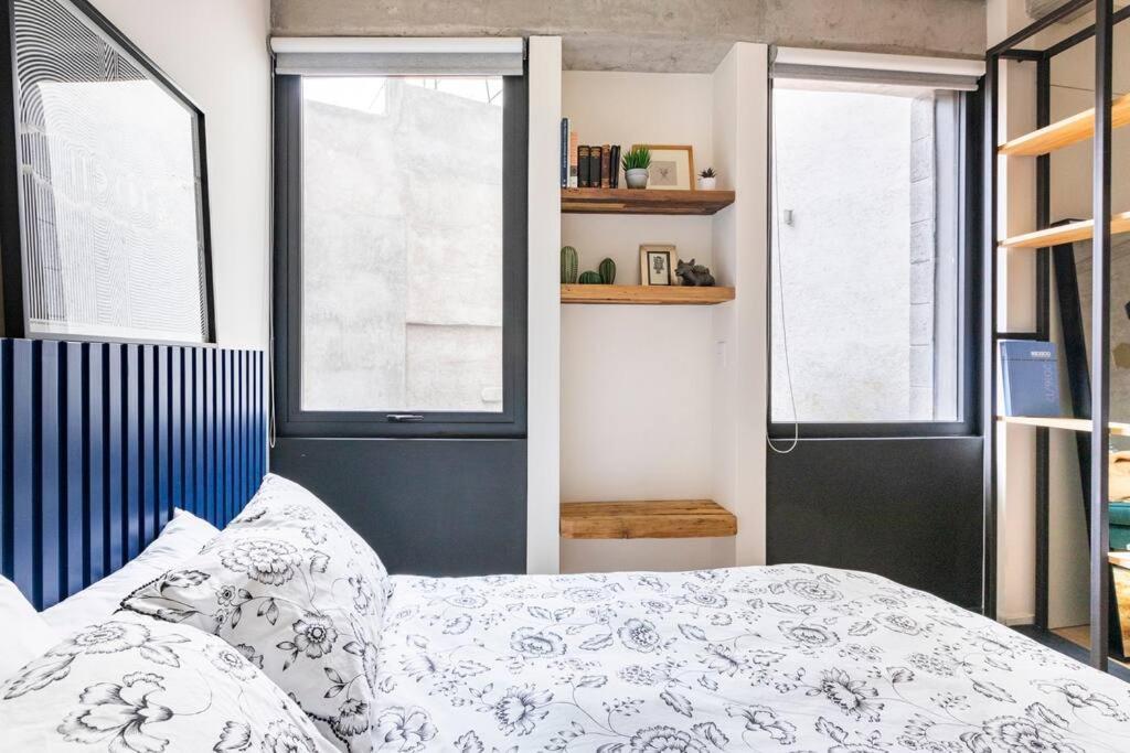 A Hip Modern Gem In El Centro!