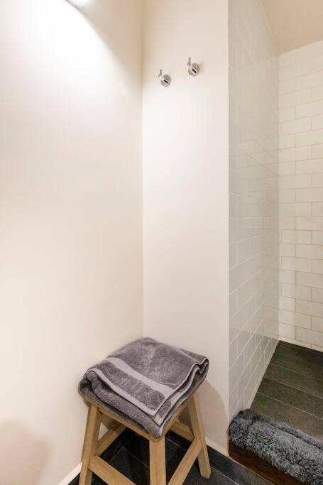 A Hip Modern Gem In El Centro! Apartment