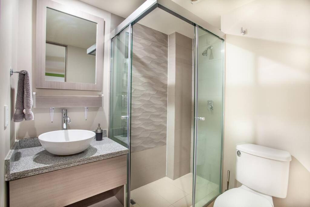 Vivalavida 3br/2ba, 200mb Apartment *