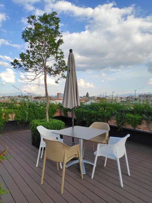 Comfy, Intimate With A Haunting Terrace Apartment
