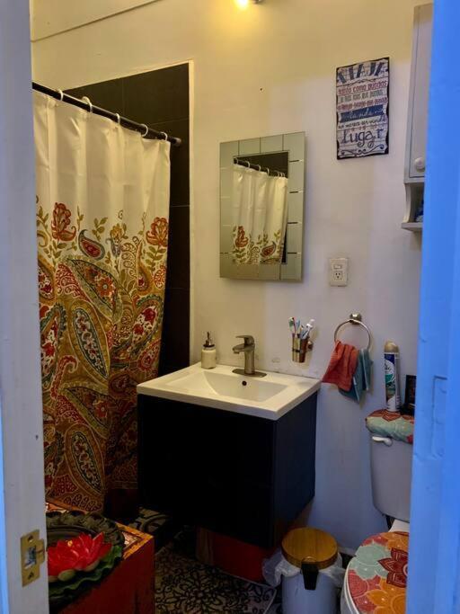 Lovely Cozy & Spacious In Heart Of Condesa Habitación en casa particular *