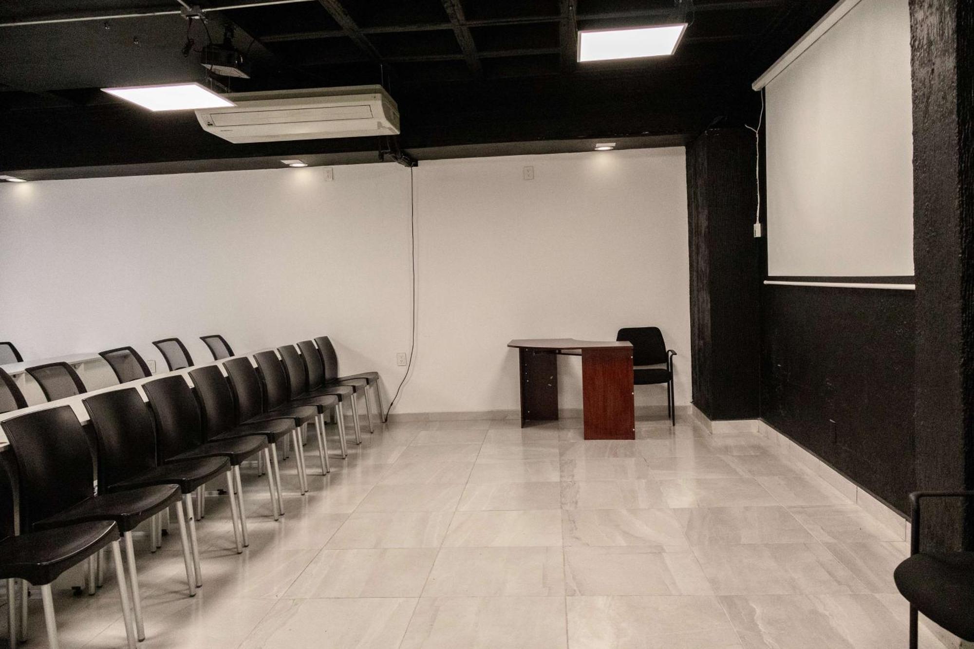 Black Boutique Hotel 4*