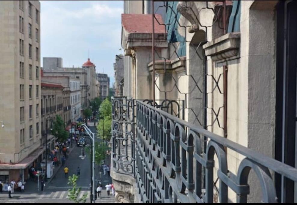 304 Balcony Walk To Zocalo Ac Rooftop Holiday home Mexico City